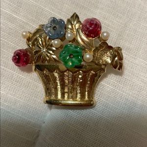 Vintage-Carolee-Carved-Flower-Basket-Pin-Brooch